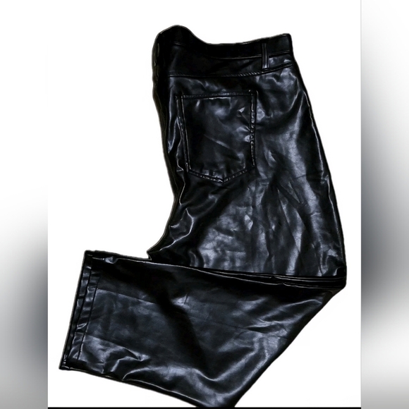Abercrombie & Fitch Pants - NWT Abercrombie Curve Love Vegan Leather ’90s Straight Pants Ultra High Rise